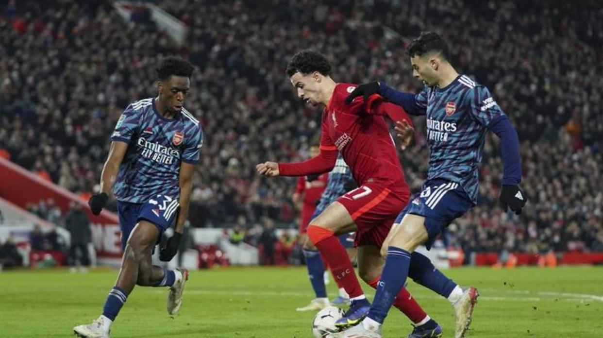 九游娱乐下载-这也行？费德勒在利物浦比赛中战术调整集结日阿森纳调整名单以备欧冠，赛前曼城门线救险——中超节点到来