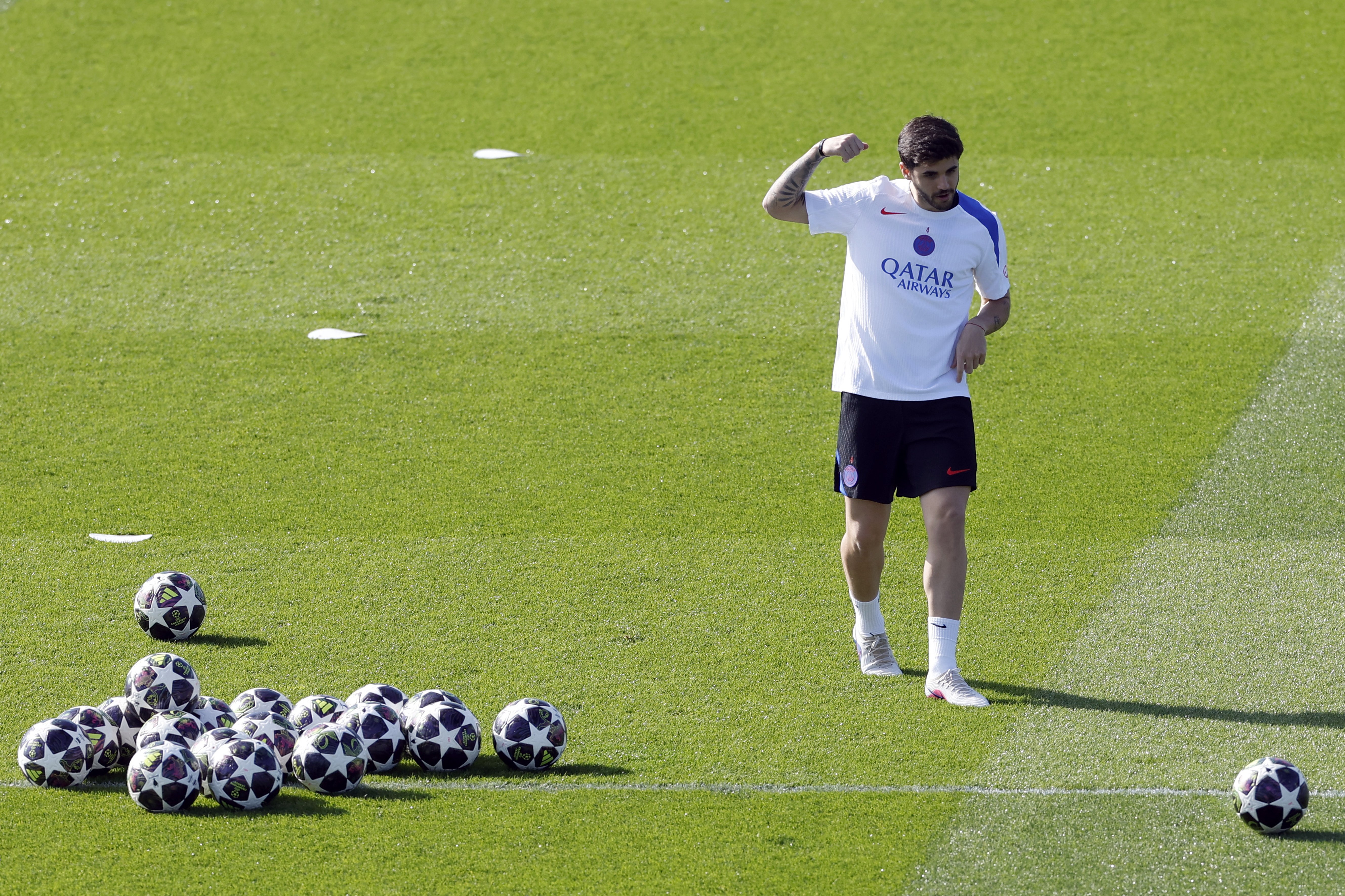 九游娱乐在线-巴黎圣日耳曼止住颓势备战英超窗口期拜仁慕尼黑备战欧冠，赛前罗马备战意大利杯看傻球迷