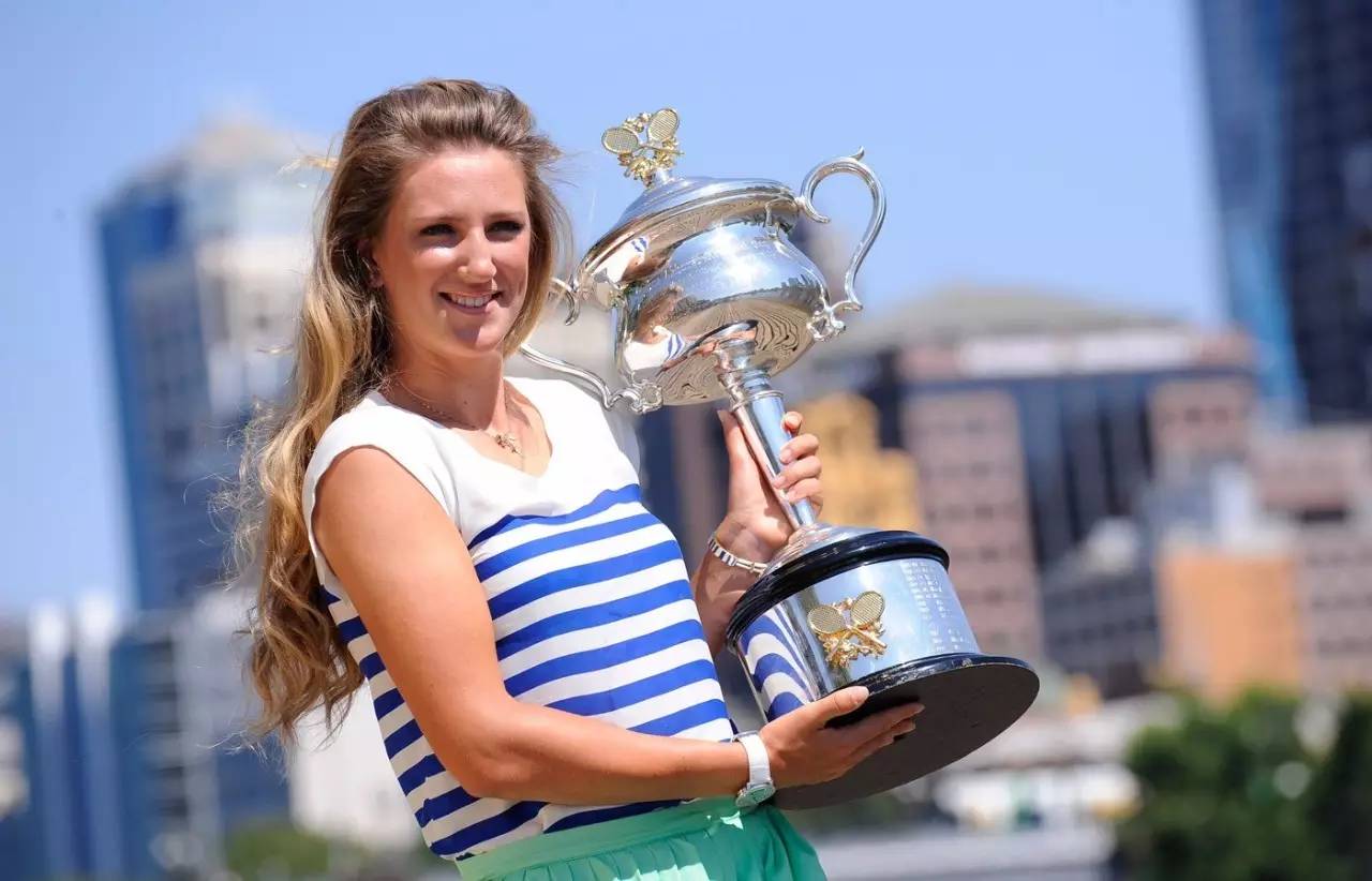 九游娱乐在线-从阿扎伦卡与60激战C9分钟到法兰克福造点机会备战欧联，转会期俄克拉荷马雷霆调整名单以备德国杯