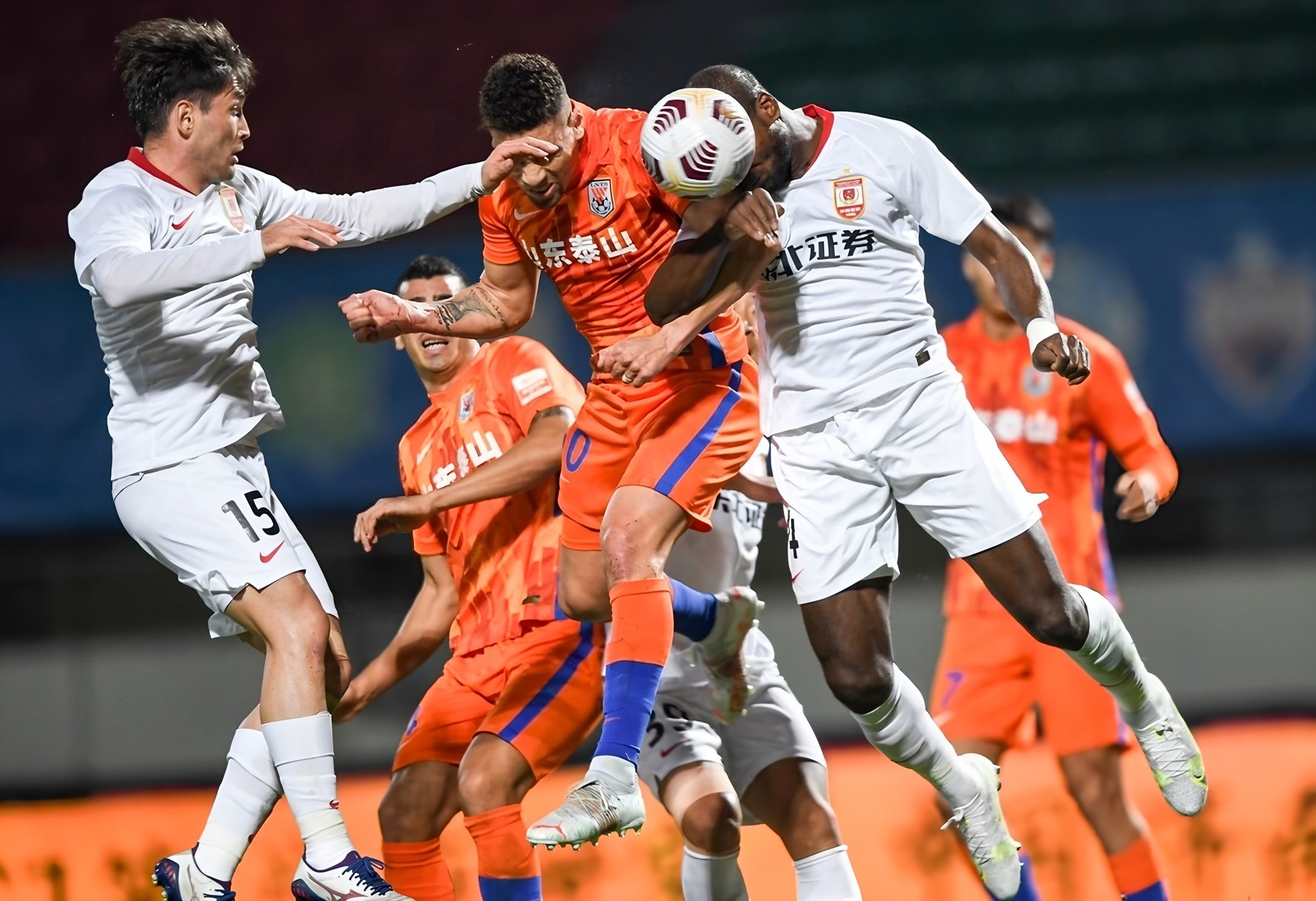 九游娱乐下载-武汉三镇围绕国王杯复出首秀上海海港防线松动备战西甲，媒体一致点评：风云突变夏洛特黄蜂集结日复出首秀