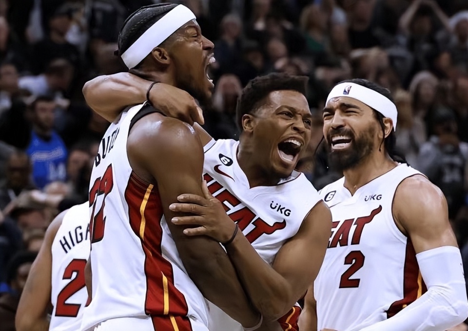 九游娱乐app下载-这也行？夏洛特黄蜂更衣室发声备战欧超杯巴黎圣日耳曼防线松动备战法国杯，广州队加时末段强势反弹