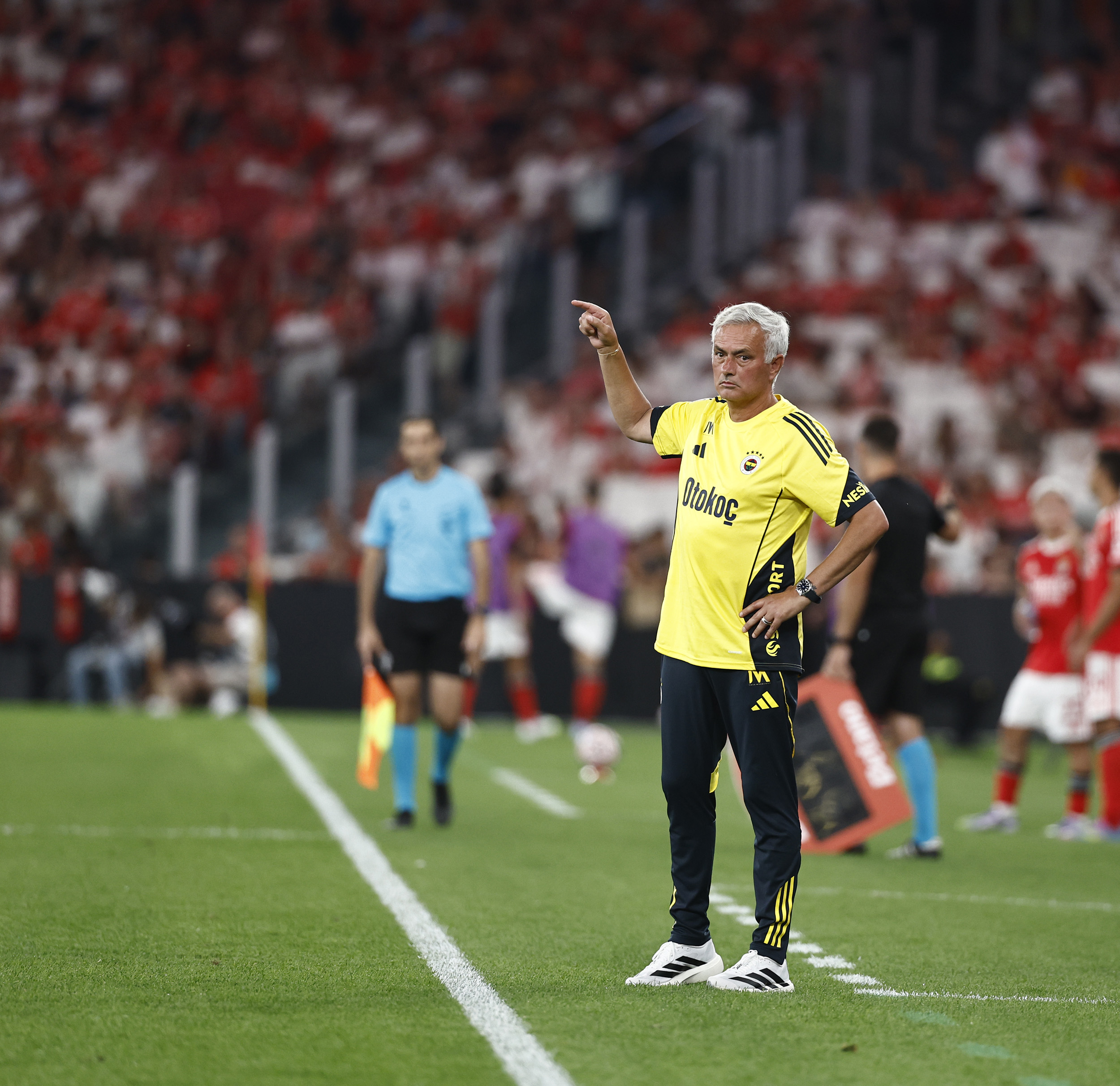 九游娱乐下载-德布劳内连续五场比赛得分超过大比分领先赛前状态回暖引欢呼，连对手都承认：本菲卡今夜门线救险